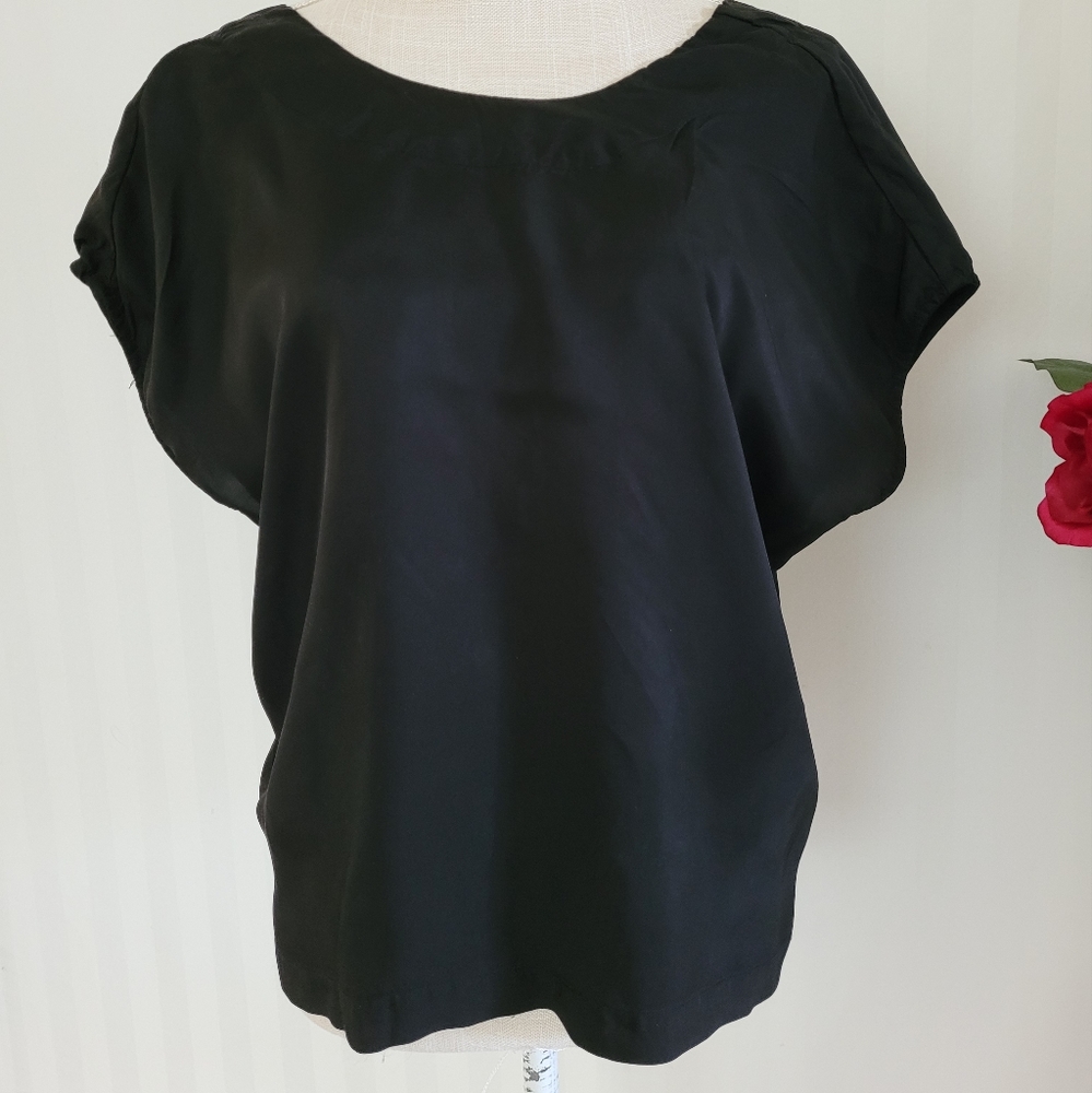 Mo Vint black blouse